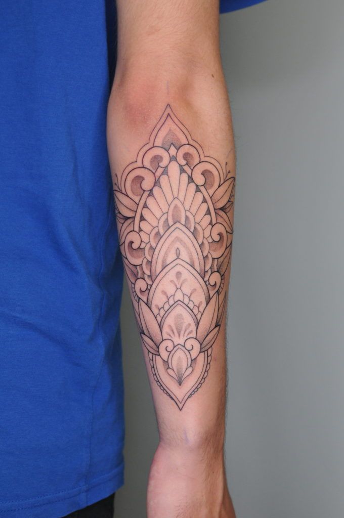 tattoo mandala fine line