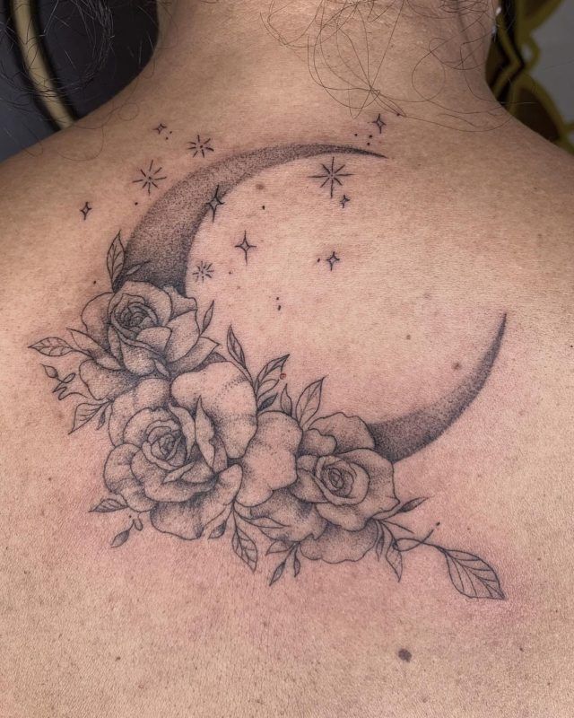 Tattoo luna fine line