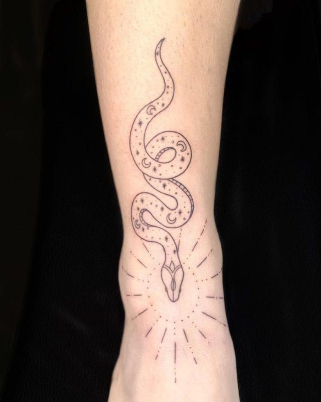 Tattoo Serpiente linea fina