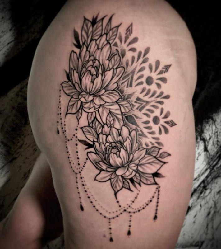 Tattoo flores mandala