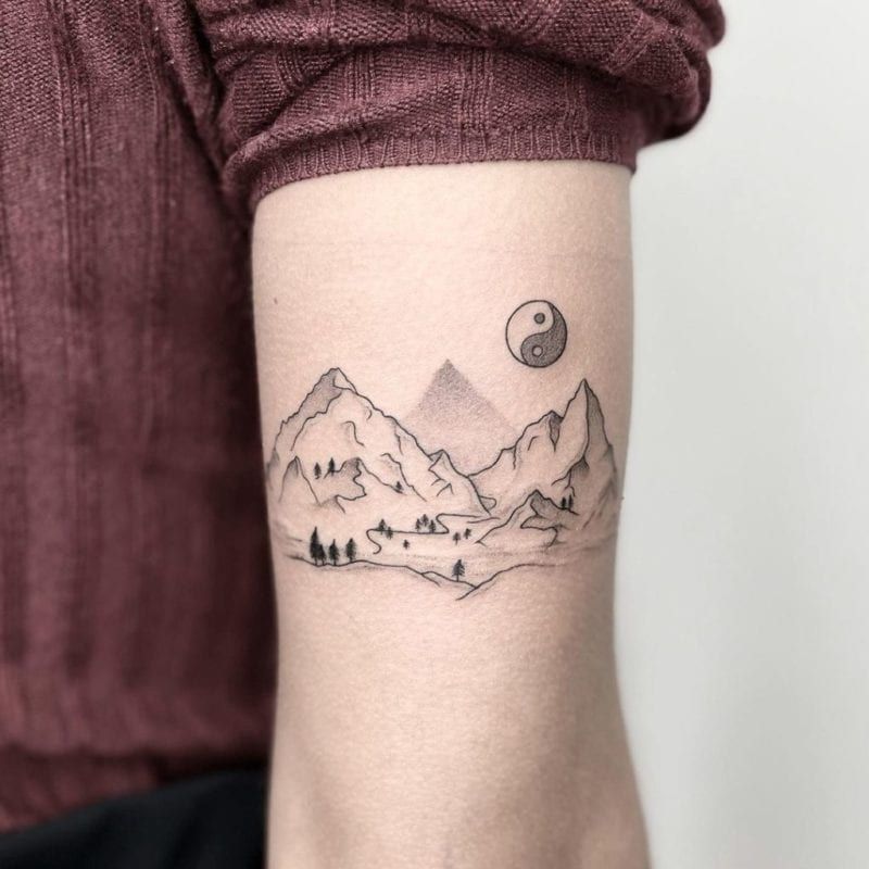 Tattoo paisaje yin y yang