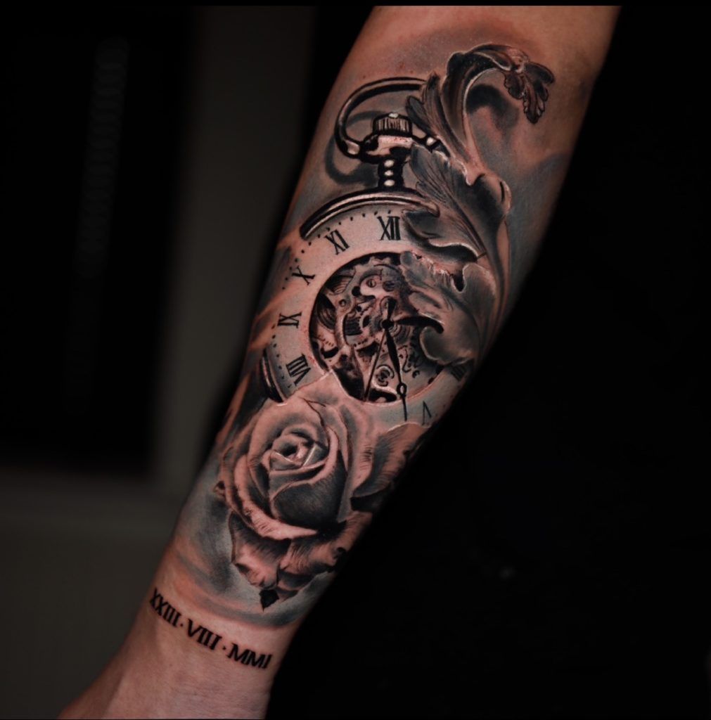 Tattoo reloj realista