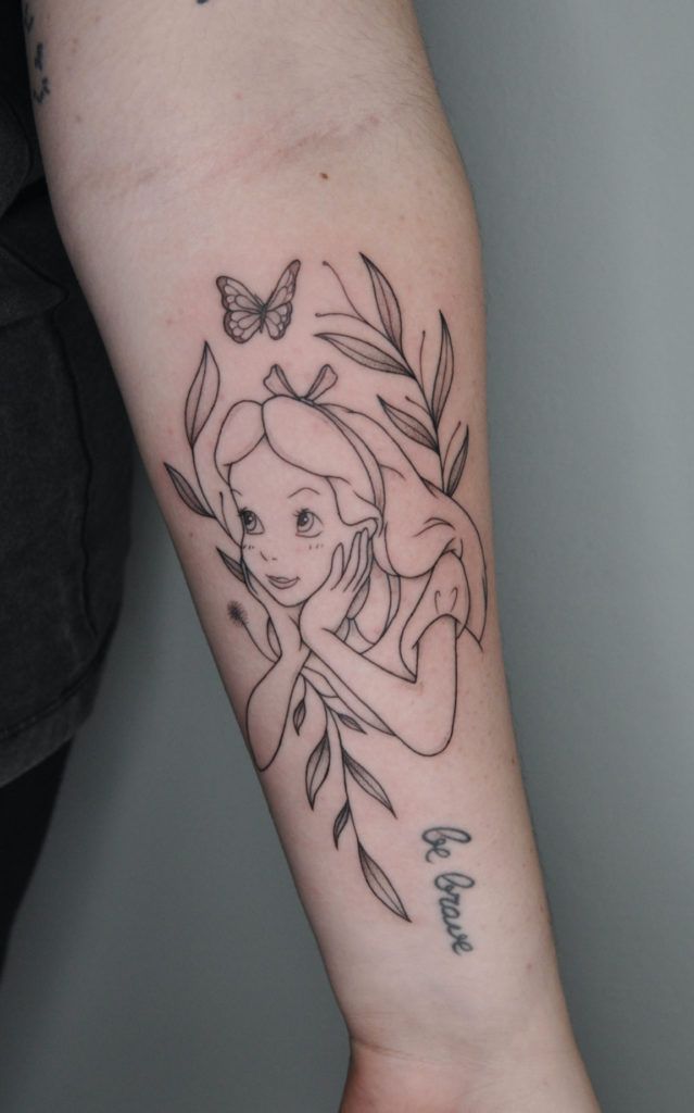 tattoo Alicia fine line