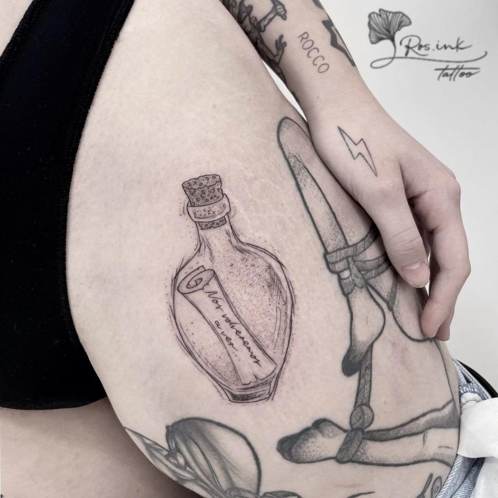 tattoo botella fine line