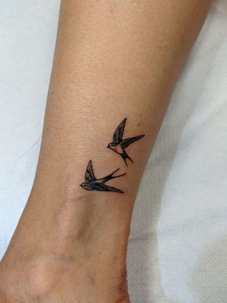 mini tattoo golondrinas